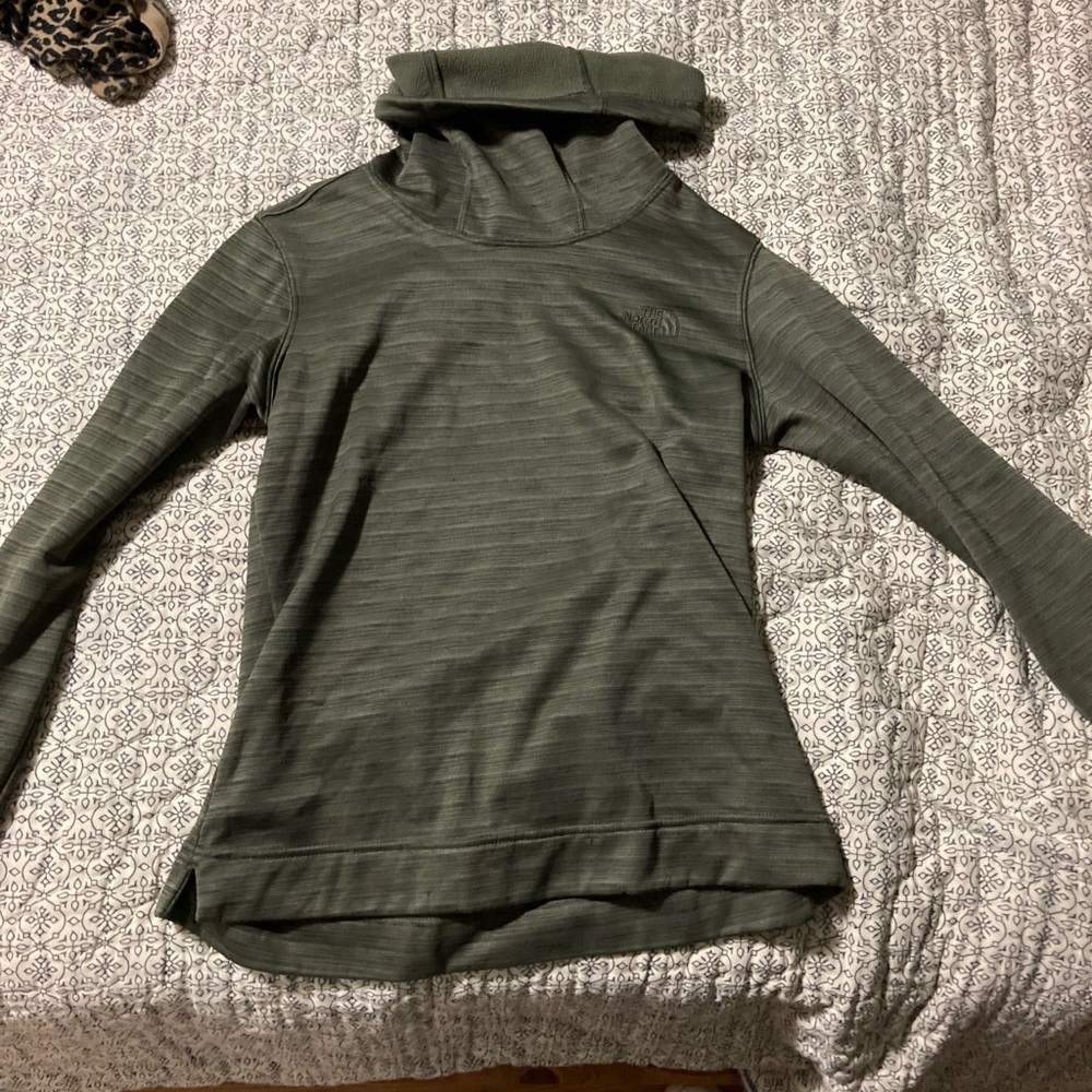 North face pull over